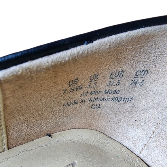 Naturalizer Black Kitten Heel Pumps – Size 7.5W (Wide Width) - Picture 11 of 11